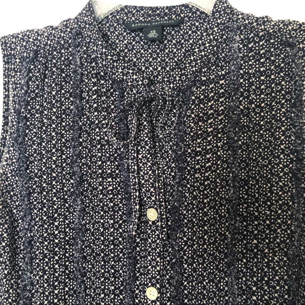 Banana Republic Blue/White SL Button Front Blouse - Picture 3 of 6